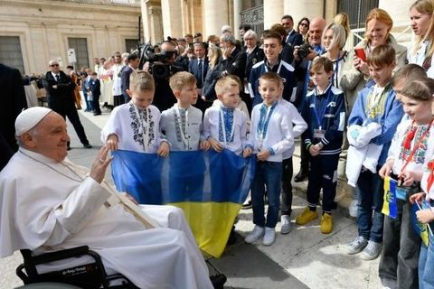 Діти зі Львова та Ужгорода зустрілися з Папою Франциском