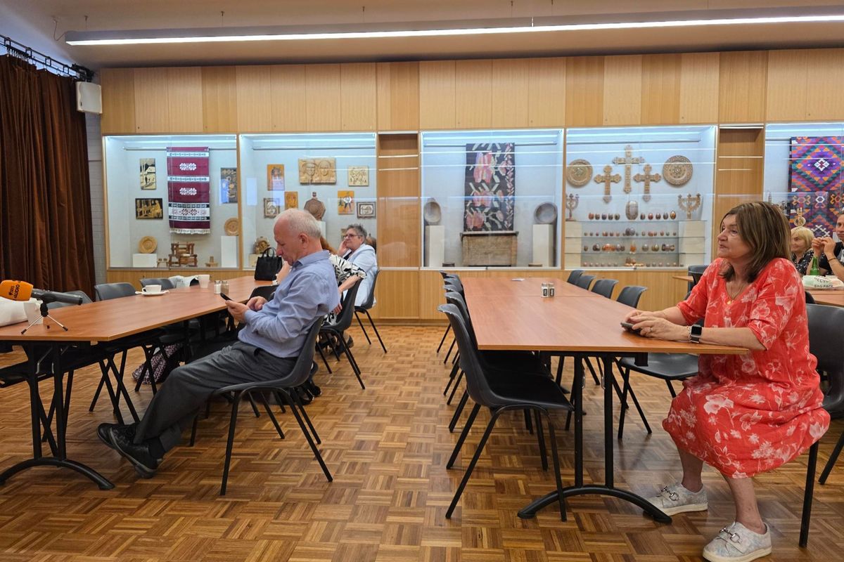 Єпархіальний музей у Мельбурні знайомить людей з «українськими дерев’яними дивами»