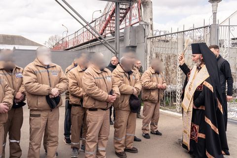 Напередодні Пасхи єпископ Василій Івасюк поблагословив в’язнів Коломийської колонії