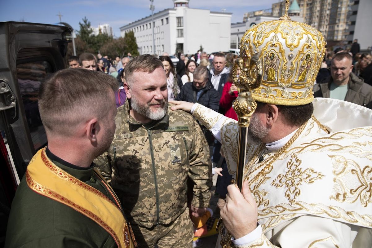 Зустріч із військовослужбовцями поблизу Патріаршого собору Воскресіння Христового у м. Києві, 13 квітня 2025 року. Фото: Департамент інформації УГКЦ.