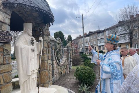 Пам’ятну скульптуру патріарха Йосипа Сліпого освятили у Червонограді