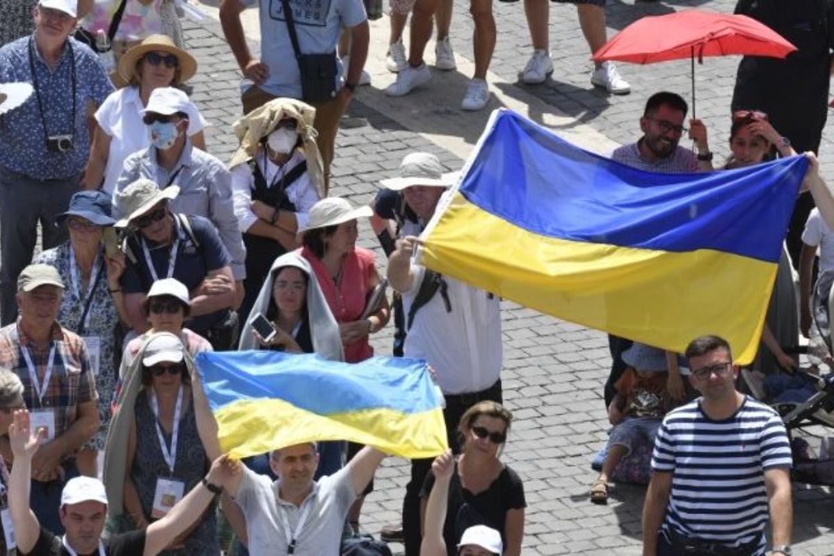 Папа Франциск: не забуваймо про народ України, де не припиняються бомбардування