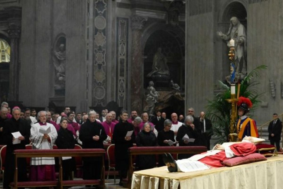 У базиліці Святого Петра розпочалося прощання з папою-емеритом Венедиктом XVI