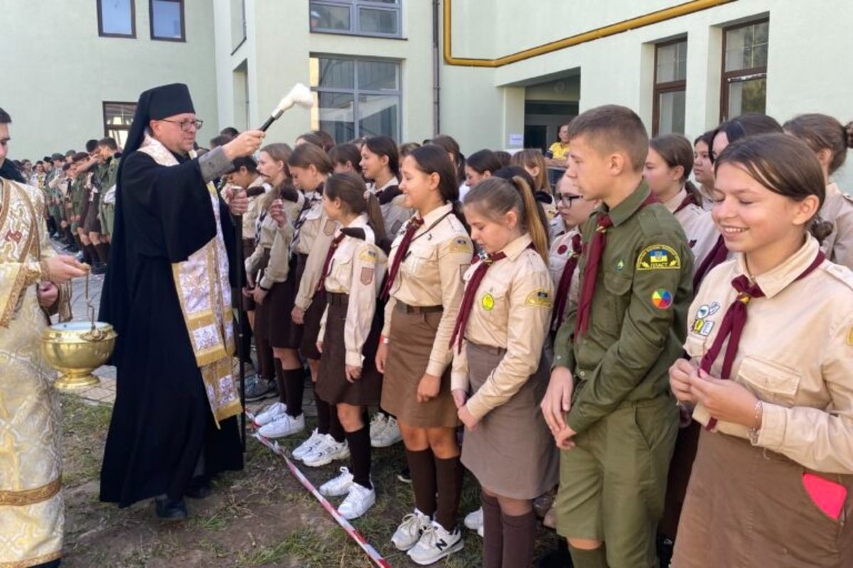 Владика Володимир Груца у Львові освятив обласний пластовий центр