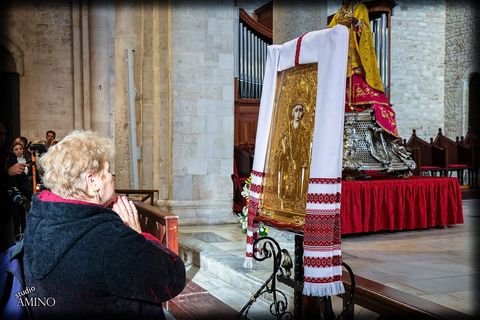 Тисяча українців здійснили прощу до мощів святого Миколая в Барі під проводом владики Григорія Комара