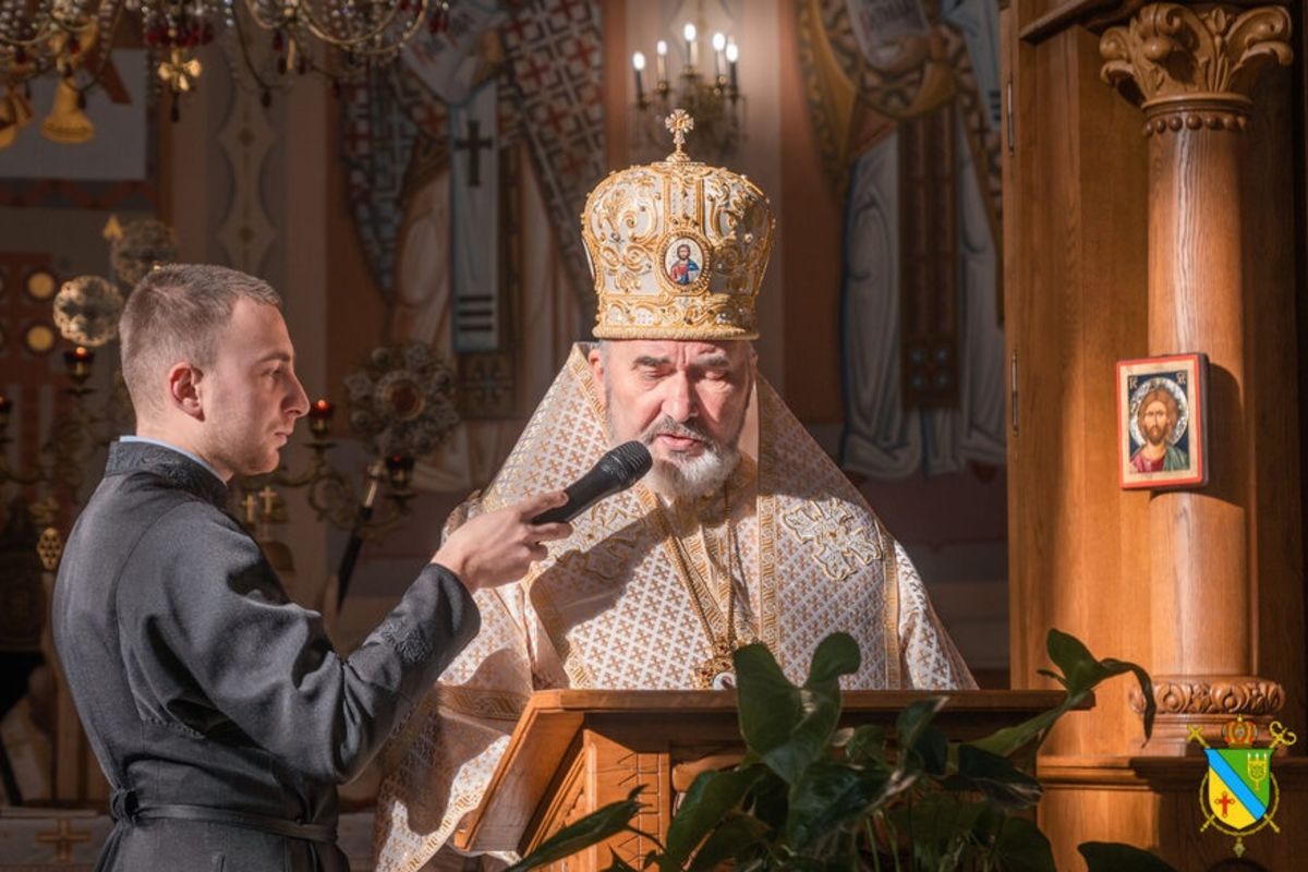 «Різдво, яке зігріває зранену Україну»: Різдвяне послання єпископа Василія Івасюка