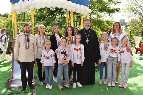 Простір турботи про українську дитину: Блаженніший Святослав освятив соціальний центр БФ «Карітас Київ»
