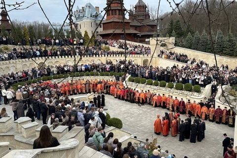 У Зарваниці відбулася Хресна дорога за справедливий мир в Україні та збірка на ЗСУ