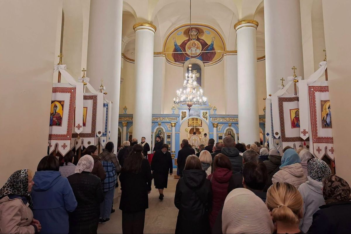 «Вервиця — молитва, яка веде нас до Ісуса через Марію», — єпископ Микола Семенишин на чуваннях у Крилосі