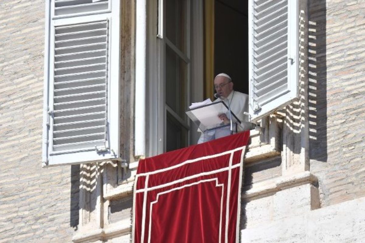 Папа Франциск: Молімося за мир на кожній землі, яка скроплена кров’ю через війну