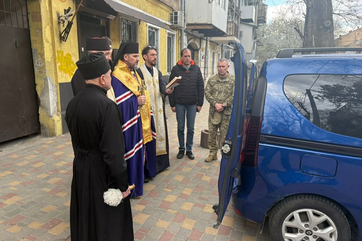 УГКЦ передала пасхальні набори сім’ям прокордонників