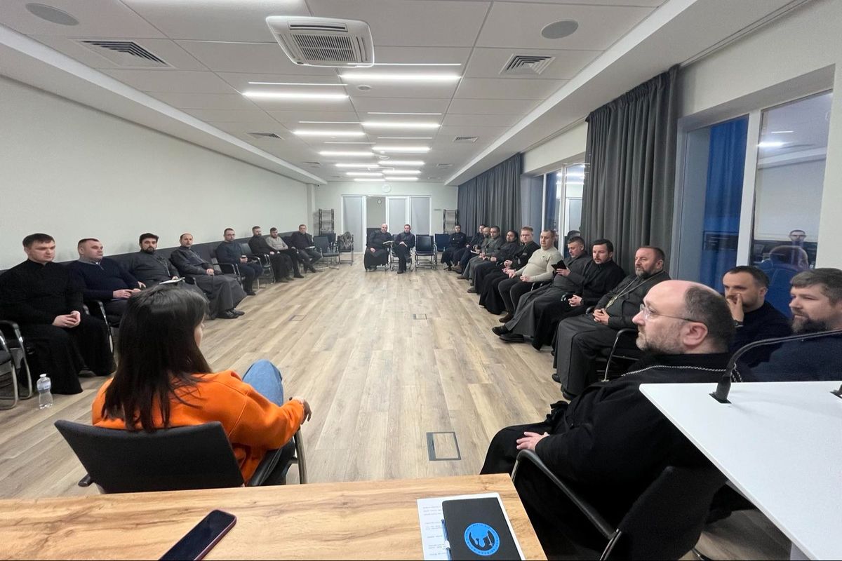 Священники Кам’янець-Подільської єпархії обговорили виклики подружнього життя та душпастирства в час війни