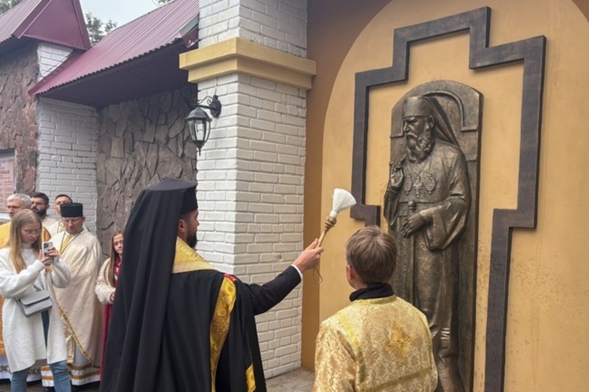 У Калуші відкрили горельєф митрополиту Андрею Шептицькому