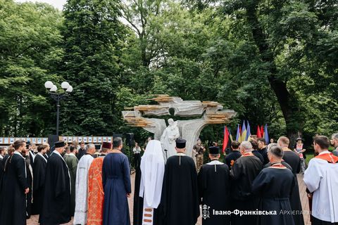 Єпископи УГКЦ у різних містах долучилися до відзначення Дня Героїв