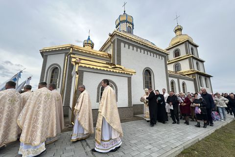 Єпископ Ярослав Приріз здійснив посвячення оновленого храму Покрова Пресвятої Богородиці в с. Хоросниця
