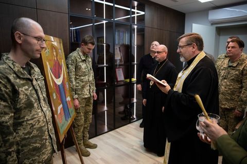 Глава УГКЦ освятив ікону Покрова Богородиці для українських захисників неба