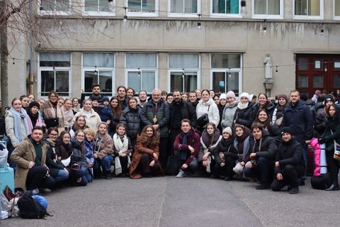 Понад 1 000 молодих українців прибуде до Парижа на молитву Тезе