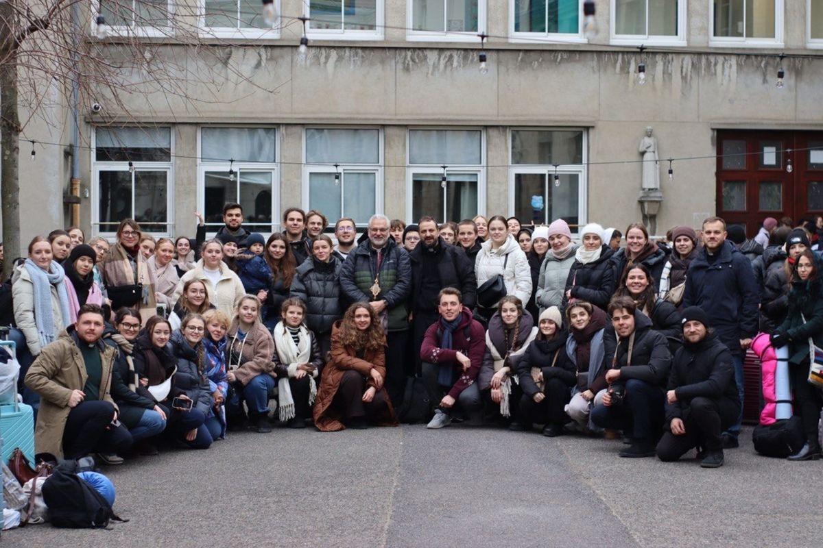 Понад 1 000 молодих українців прибуде до Парижа на молитву Тезе