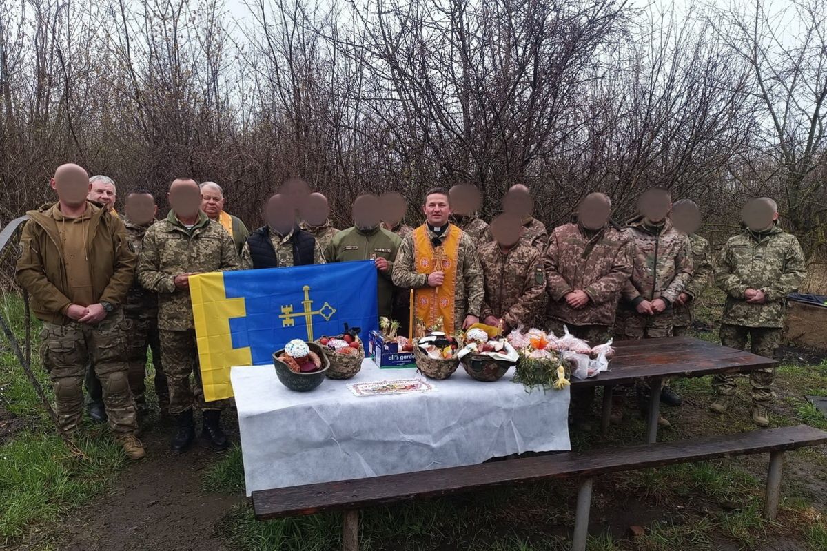 Духовенство Тернопільсько-Зборівської архиєпархії упродовж Великодніх свят відвідало військових на передовій