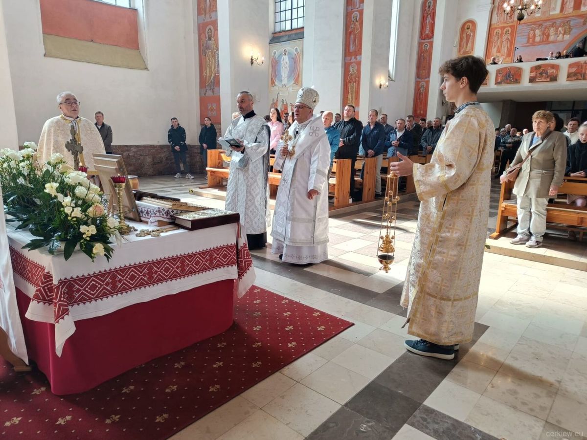 Служіння Воскресної панахиди, очолена владикою Аркадієм Трохановським