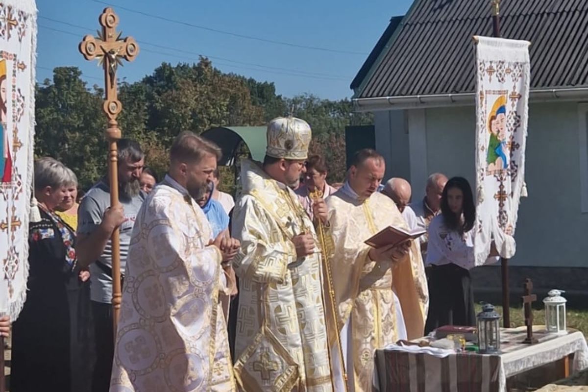 В Іванівці на Одещині заклали й освятили наріжний камінь храму Преображення Господнього
