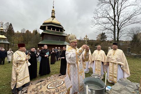 «Храм — це місце, де кожен може відчути присутність Бога», — єпископ Ярослав Приріз під час відзначення 150-ліття храму у с. Погар