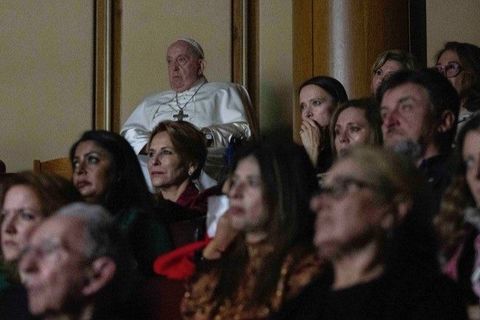 Папа Франциск взяв участь у показі фільму про війну проти України