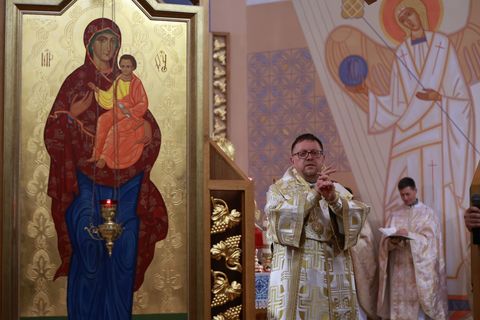 «Не завжди той, хто поруч, є ближнім», — єпископ Володимир Груца у недільній проповіді