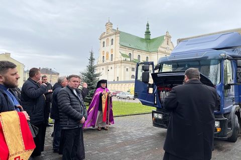 Спільними зусиллями вірних Сокальсько-Жовківської єпархії придбано та передано вантажний автомобіль для військових