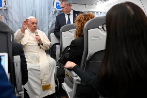 Папа Франциск: не слід гратися з мучеництвом українського народу