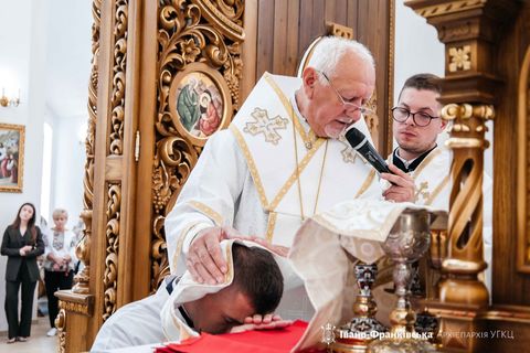 Митрополит Володимир Війтишин уділив ієрейські свячення трьом дияконам в Івано-Франківську