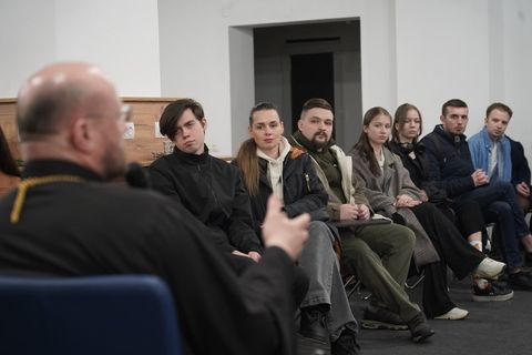 «Сьогодні дуже важливо бути надією один для одного», — владика Степан Сус до молоді Києва