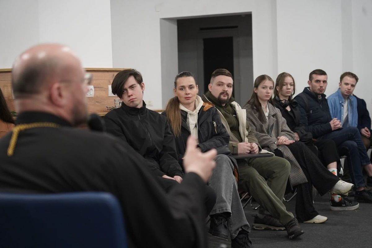 «Сьогодні дуже важливо бути надією один для одного», — владика Степан Сус до молоді Києва
