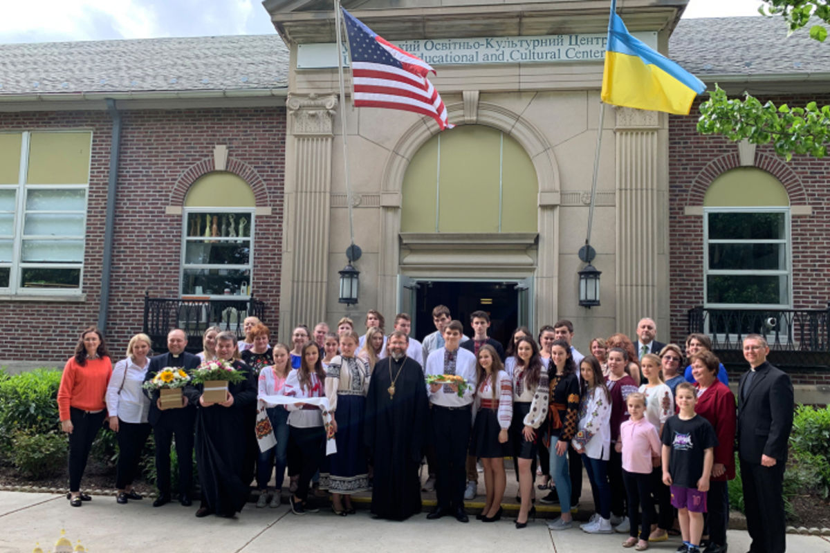 Блаженніший Святослав відвідав випускників української школи та сестер василіянок у США