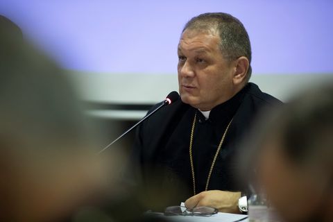 Душпастирство сімей в часі війни: владика Аркадій Трохановський представив головну тему на Синоді Єпископів УГКЦ у Римі