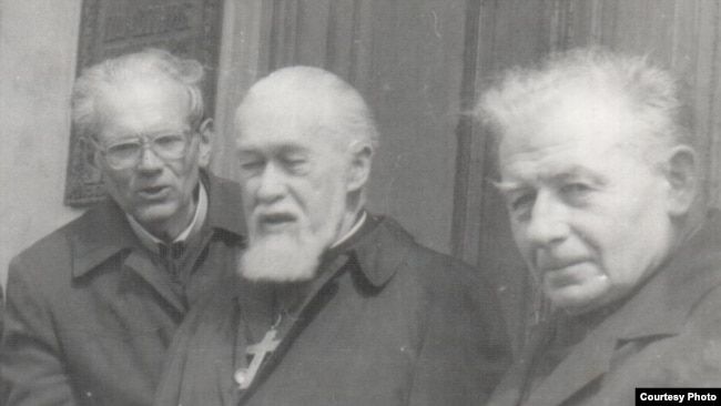Отець Павло Мадяр, кардинал Мирослав Любачівський, єпископ Іван Маргітич, 19 квітня 1991 року