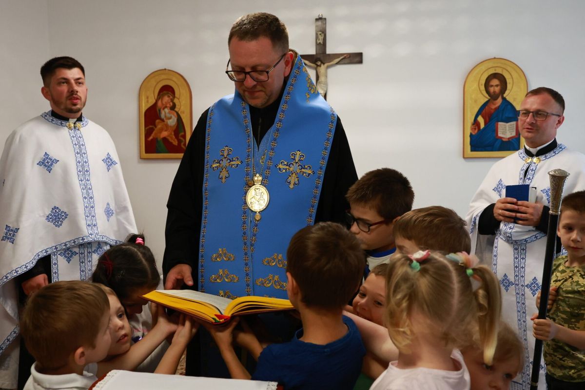 Незалежність починається з дитинства: єпископ Володимир Груца зустрівся з вихованцями Центру підтримки дітей