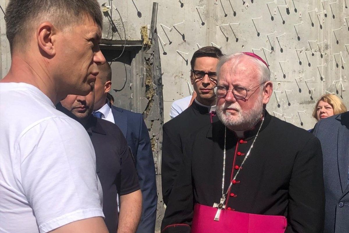 Архиєпископ Пол Ґаллаґер про візит в Україну: не забуду очі тих, хто все втратив…