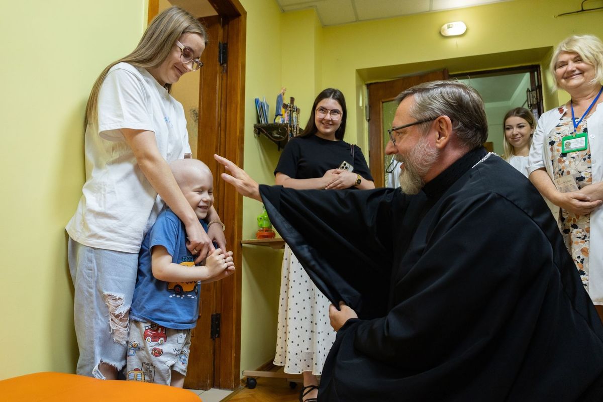 «Тут не лише лікують тіло, а й повертають надію»: Глава УГКЦ в Івано-Франківській обласній дитячій лікарні
