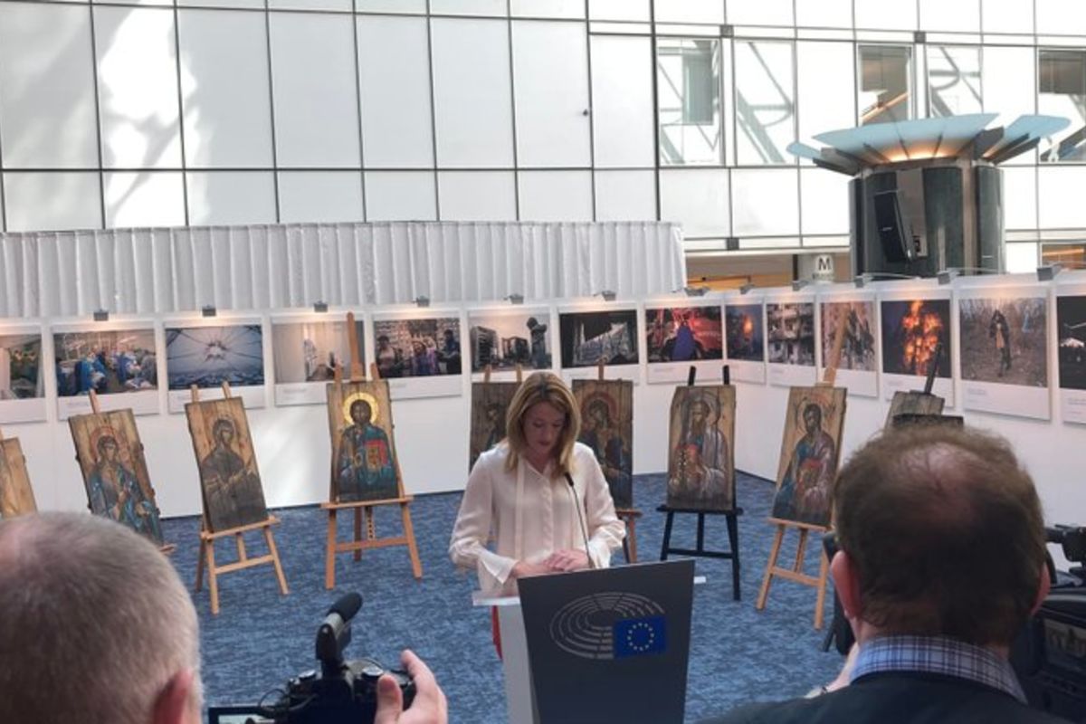 У Європейському Парламенті у Брюсселі представлено серію ікон «Маріуполь Деезіс»