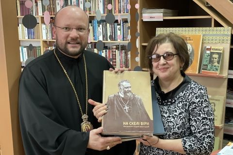 Блаженніший Святослав подарував презентаційні видання УГКЦ українській бібліотеці у Кишиневі