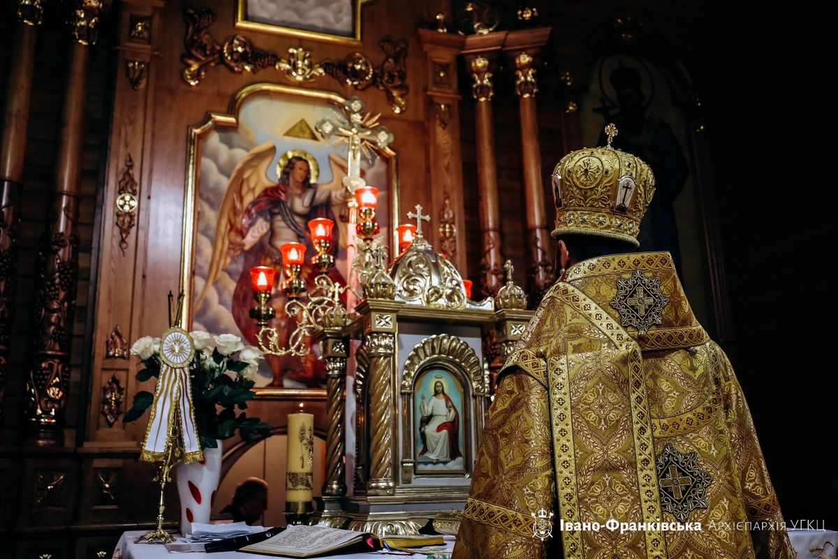 «Проти зла можливо воювати тільки з вогненним мечем любові», — владика Микола Семенишин про роль ангелів у християнському житті