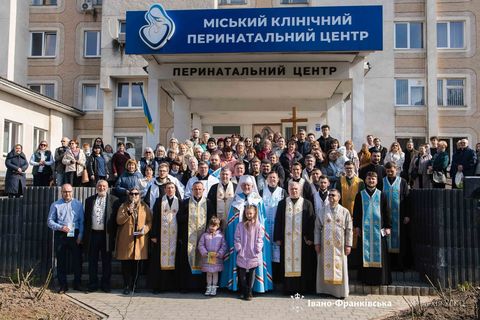 Вірні та духовенство молитовно відзначили День подяки за життя в Івано-Франківську