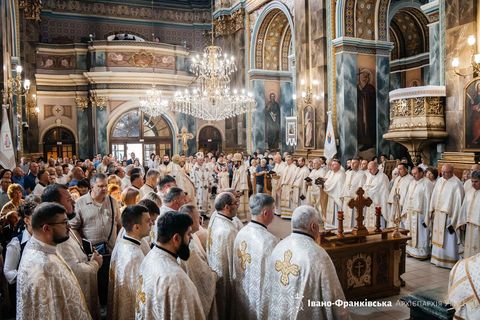В Івано-Франківській архикатедрі молилися за митрополита Володимира Війтишина з нагоди іменин і річниці хіротонії