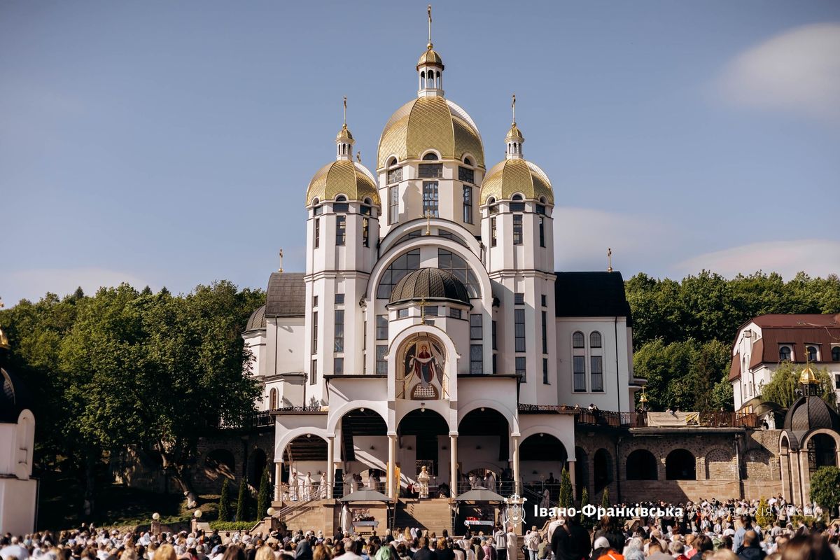 Вірні та духовенство Івано-Франківської архиєпархії здійснили прощу до Зарваниці