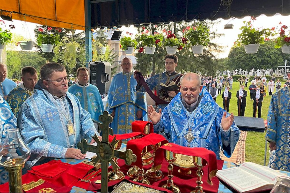 Духовенство та вірні Бучацької єпархії здійснили прощу до відпустового місця у с. Савелівка