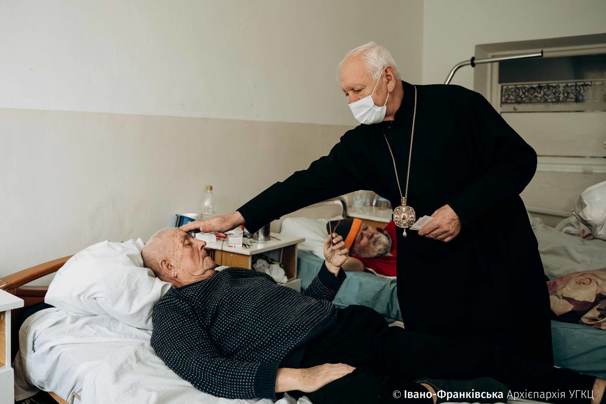 Митрополит Володимир Війтишин провідав хворих зі Сходу у Лисецькій лікарні