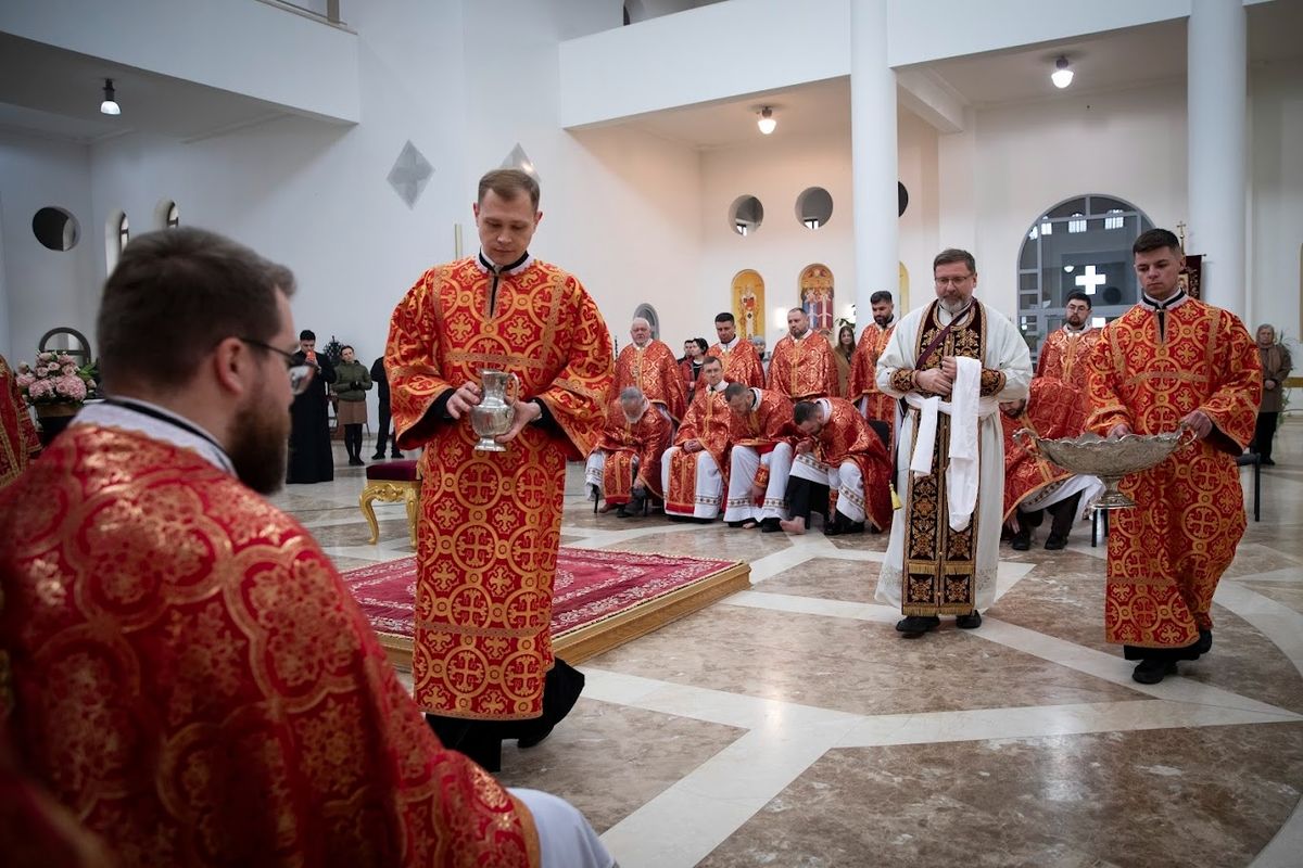 «Служіння тим, у кому плаче Господь, — джерело щастя і радості священника», — Глава УГКЦ у Великий четвер