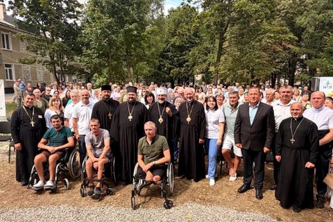 «Бог є там, де найбільше болить»: Блаженніший Святослав відвідав реабілітаційне відділення Надвірнянської лікарні
