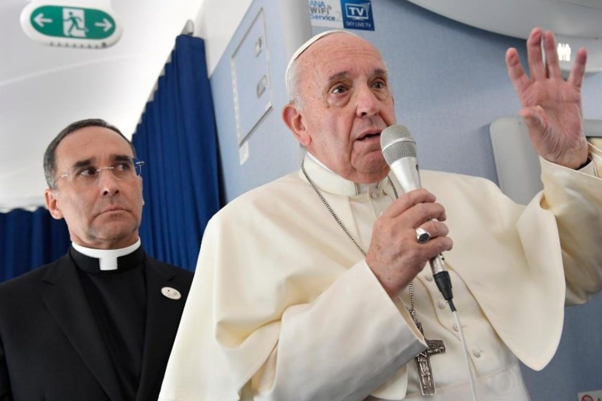Папа Франциск засудив не тільки використання, але й володіння ядерною зброєю